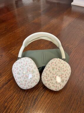 Apple Airmax pro headphones with wildflower case and protective sleeve